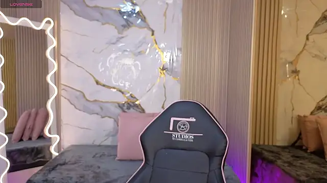 Snapshot of penelope_tay1 chatting on 03-19-26, 03:28 penelope tay1 online show from 03-19-26, 03:28