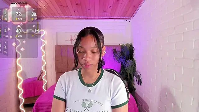 Snapshot of penelope_tay1 chatting on 10-21-25, 03:28 penelope tay1 online show from 10-21-25, 03:28