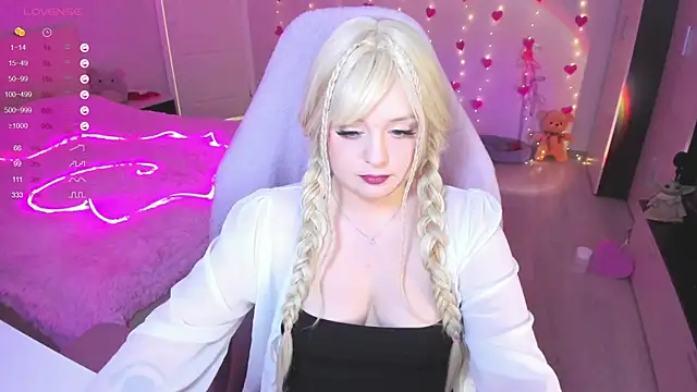 Snapshot of Amy_honey_angel chatting on 02-10-25, 12:18 Amy honey angel online show from 02-10-25, 12:18