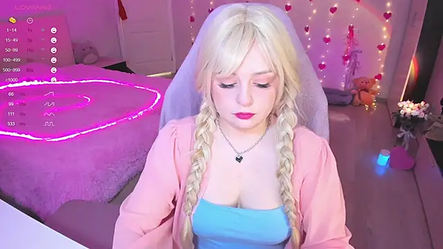 Snapshot of Amy_honey_angel chatting on 02-26-25, 09:33 Amy honey angel online show from 02-26-25, 09:33