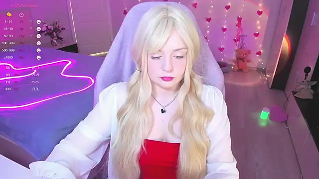 Snapshot of Amy_honey_angel chatting on 03-20-25, 09:26 Amy honey angel online show from 03-20-25, 09:26