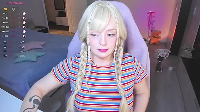 Snapshot of Amy_honey_angel chatting on 01-30-25, 10:50 Amy honey angel online show from 01-30-25, 10:50