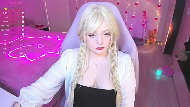 Snapshot of Amy_honey_angel chatting on 02-10-25, 09:14 Amy honey angel online show from 02-10-25, 09:14