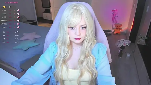 Snapshot of Amy_honey_angel chatting on 01-29-25, 11:30 Amy honey angel online show from 01-29-25, 11:30