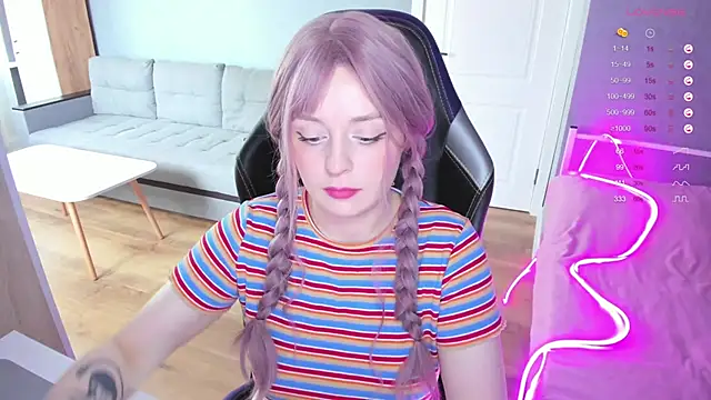 Snapshot of Amy_honey_angel chatting on 09-26-25, 10:44 Amy honey angel online show from 09-26-25, 10:44