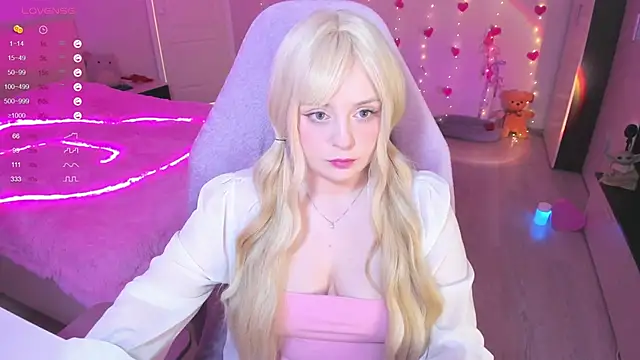 Snapshot of Amy_honey_angel chatting on 03-10-25, 09:23 Amy honey angel online show from 03-10-25, 09:23