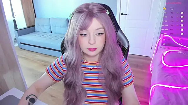 Snapshot of Amy_honey_angel chatting on 09-11-25, 10:59 Amy honey angel online show from 09-11-25, 10:59