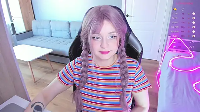 Snapshot of Amy_honey_angel chatting on 09-30-25, 08:31 Amy honey angel online show from 09-30-25, 08:31