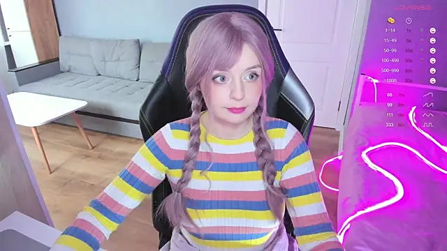 Snapshot of Amy_honey_angel chatting on 09-24-25, 10:00 Amy honey angel online show from 09-24-25, 10:00