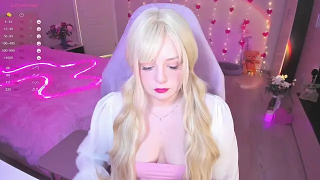 Snapshot of Amy_honey_angel chatting on 03-03-25, 09:55 Amy honey angel online show from 03-03-25, 09:55