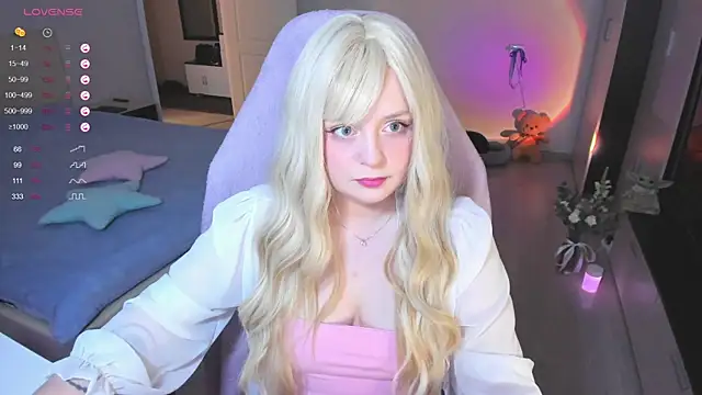 Snapshot of Amy_honey_angel chatting on 01-21-25, 08:52 Amy honey angel online show from 01-21-25, 08:52