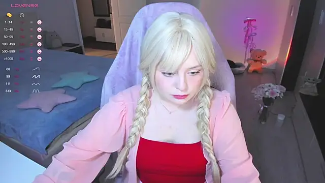 Snapshot of Amy_honey_angel chatting on 01-28-25, 12:11 Amy honey angel online show from 01-28-25, 12:11