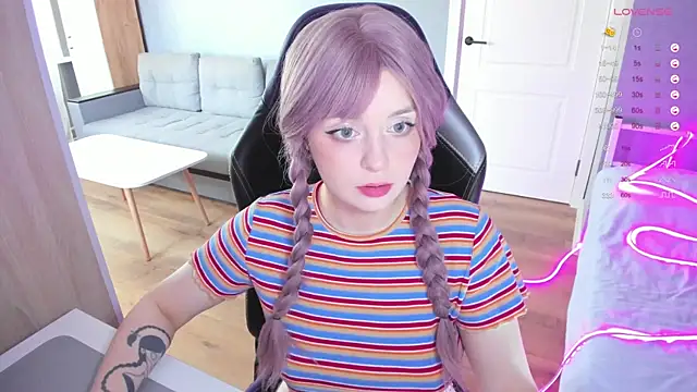 Snapshot of Amy_honey_angel chatting on 10-03-25, 10:17 Amy honey angel online show from 10-03-25, 10:17