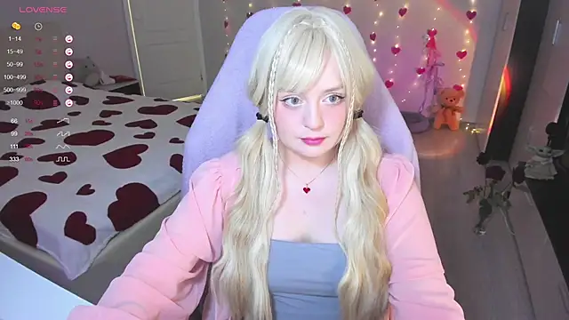 Snapshot of Amy_honey_angel chatting on 02-04-25, 09:07 Amy honey angel online show from 02-04-25, 09:07