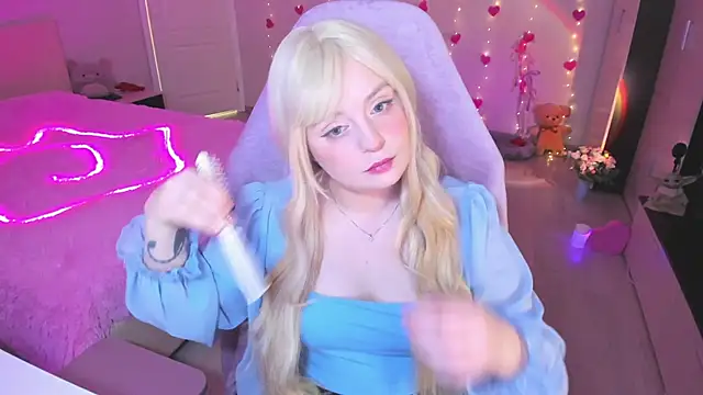 Snapshot of Amy_honey_angel chatting on 03-11-25, 08:41 Amy honey angel online show from 03-11-25, 08:41