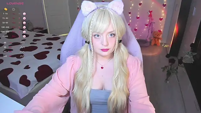 Snapshot of Amy_honey_angel chatting on 02-04-25, 12:11 Amy honey angel online show from 02-04-25, 12:11