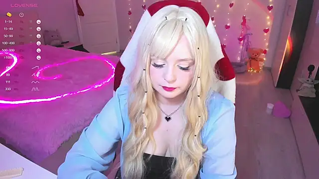 Snapshot of Amy_honey_angel chatting on 02-21-25, 01:55 Amy honey angel online show from 02-21-25, 01:55