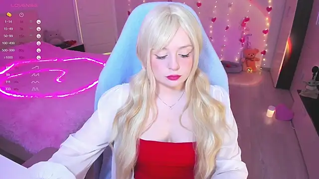 Snapshot of Amy_honey_angel chatting on 03-06-25, 09:03 Amy honey angel online show from 03-06-25, 09:03