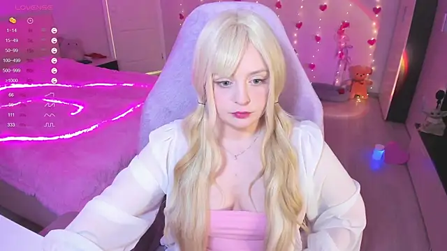 Snapshot of Amy_honey_angel chatting on 03-10-25, 12:28 Amy honey angel online show from 03-10-25, 12:28