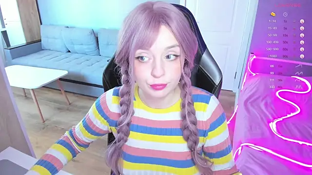 Snapshot of Amy_honey_angel chatting on 09-25-25, 09:26 Amy honey angel online show from 09-25-25, 09:26