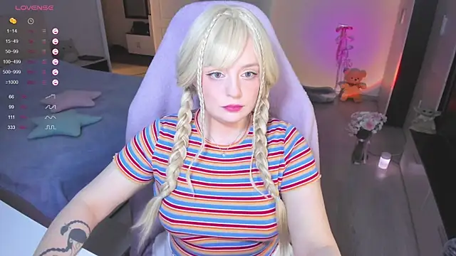 Snapshot of Amy_honey_angel chatting on 01-30-25, 07:50 Amy honey angel online show from 01-30-25, 07:50