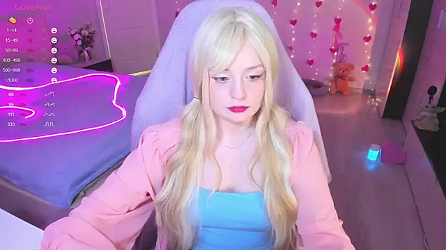 Snapshot of Amy_honey_angel chatting on 03-18-25, 12:50 Amy honey angel online show from 03-18-25, 12:50