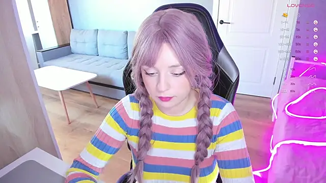 Snapshot of Amy_honey_angel chatting on 10-09-25, 08:48 Amy honey angel online show from 10-09-25, 08:48