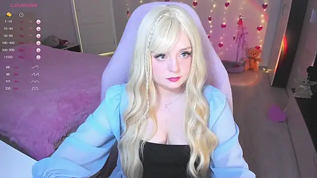 Snapshot of Amy_honey_angel chatting on 02-06-25, 10:14 Amy honey angel online show from 02-06-25, 10:14