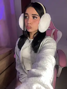 Emily-14 online show from 01-14-26, 04:38