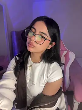 Emily-14 online show from 04-17-26, 07:33