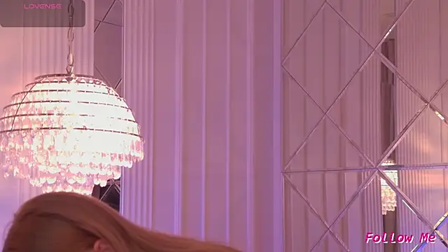 DorisHell online show from 12-21-25, 12:24