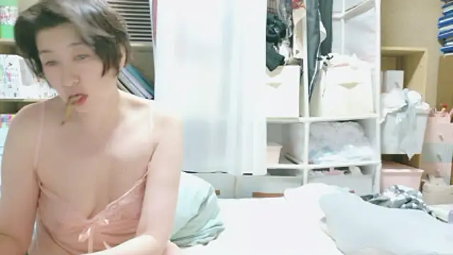 Snapshot of morikawa_sayaka chatting on 04-26-26, 12:46 morikawa sayaka online show from 04-26-26, 12:46