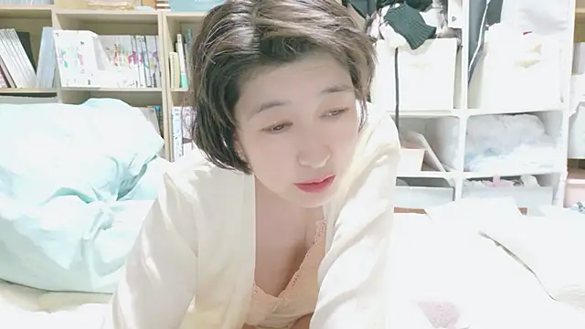 Snapshot of morikawa_sayaka chatting on 05-05-26, 01:03 morikawa sayaka online show from 05-05-26, 01:03