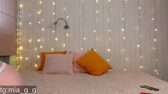 Mia Mia M online show from 09-10-25, 06:01