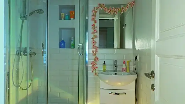 Mia Mia M online show from 02-28-25, 08:53