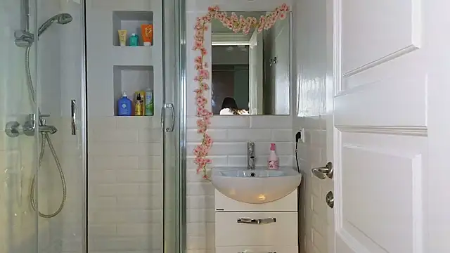 Mia Mia M online show from 03-08-25, 05:38