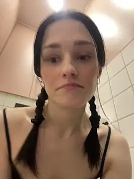 Mia Mia M online show from 05-15-26, 02:26