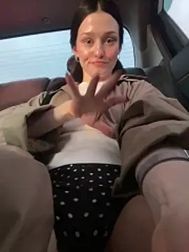 Mia Mia M online show from 04-15-26, 04:11