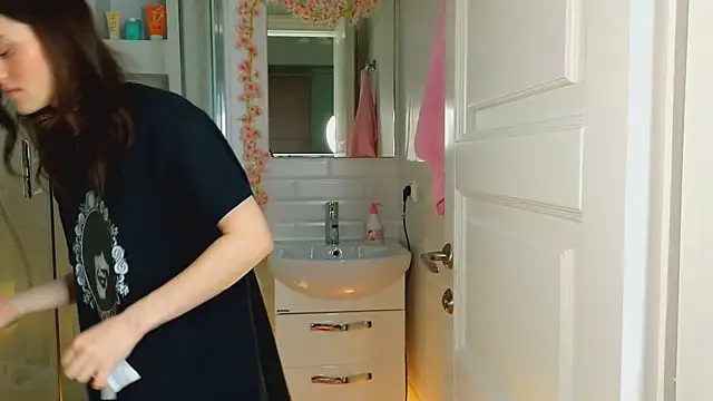 Mia Mia M online show from 03-03-25, 05:47