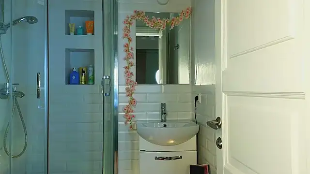 Mia Mia M online show from 03-06-25, 05:46