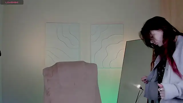 TrishaBerry online show from 01-28-25, 05:22