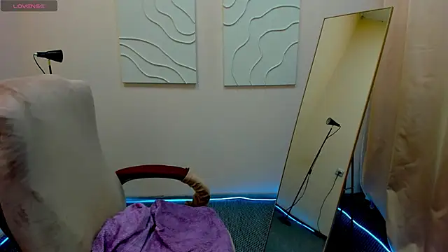 TrishaBerry online show from 01-21-25, 05:27