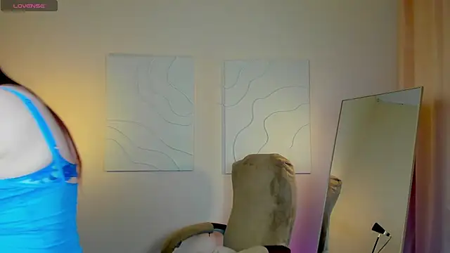 TrishaBerry online show from 02-04-25, 10:43