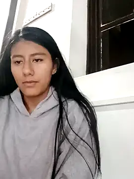 Snapshot of CarlaAlvez chatting on 10-02-25, 11:41 CarlaAlvez online show from 10-02-25, 11:41