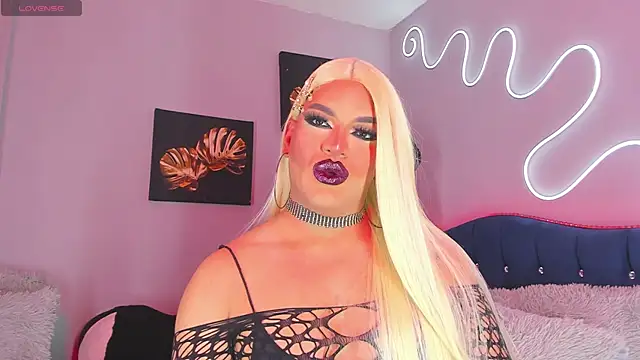 Snapshot of Missisabella_ chatting on 09-12-25, 12:44 Missisabella  online show from 09-12-25, 12:44