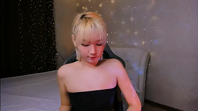 Milla Aheo online show from 12-20-25, 02:09