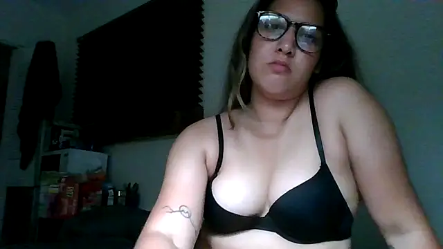 naughtynadia0502 online show from 04-01-26, 03:41