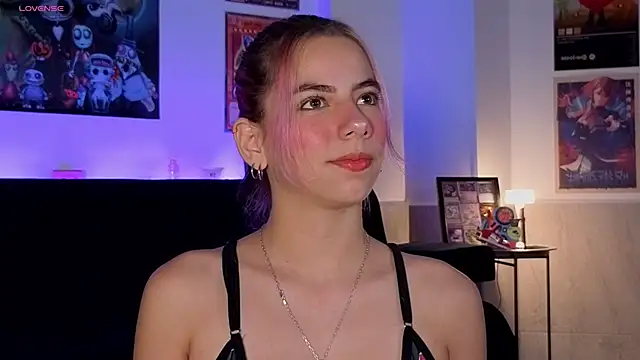 Snapshot of ArtemisaBlake chatting on 12-05-25, 04:00 ArtemisaBlake online show from 12-05-25, 04:00