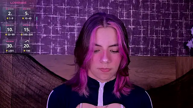 Snapshot of ArtemisaBlake chatting on 10-30-25, 04:37 ArtemisaBlake online show from 10-30-25, 04:37