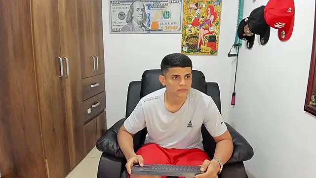 Snapshot of boss_of_cash chatting on 10-01-25, 12:06 boss of cash online show from 10-01-25, 12:06